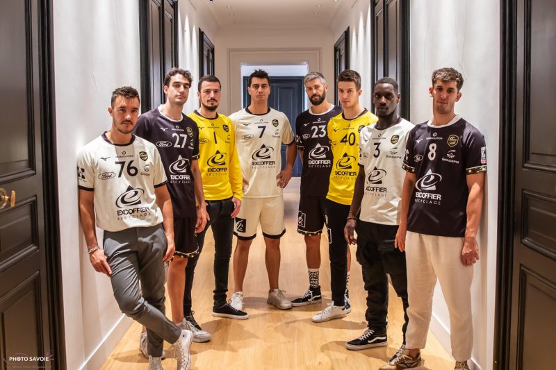'Jaune & Noir' est notre coeur : Les maillots 2023/2024 sont là !