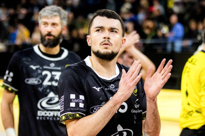 Le groupe v Saint-Raphaël